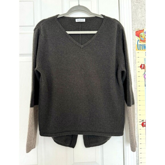 Knyt & Lynk 100% Cashmere Women’s Medium Sweater Tan Grey V Neck - Picture 1 of 9